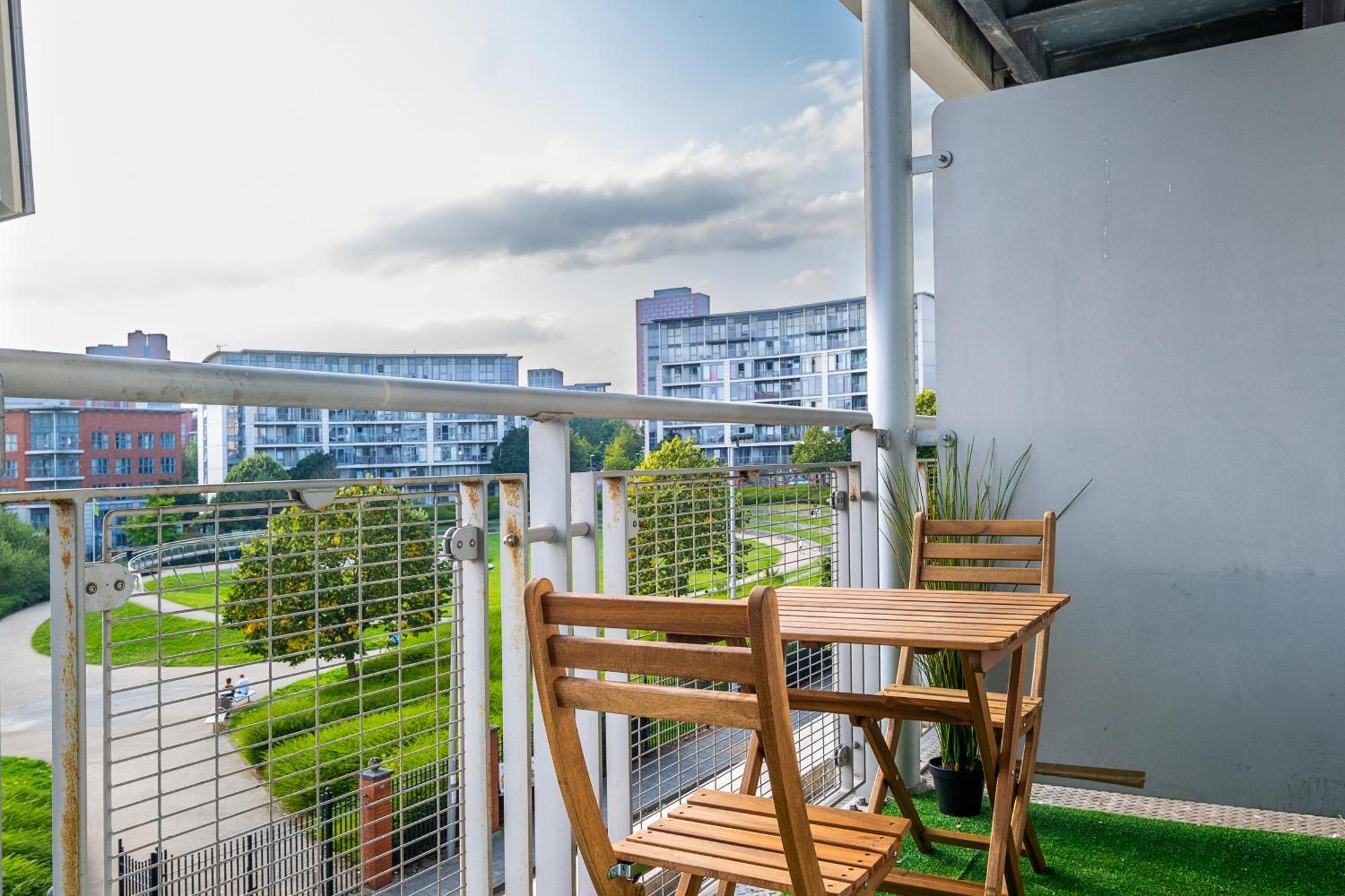 Eastern Suite - City Centre, Free Parking And Balcony Birmingham Exterior photo