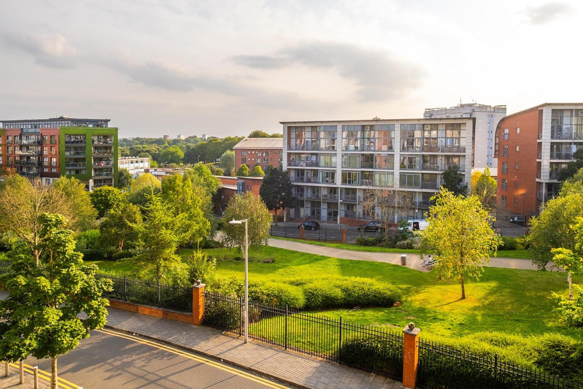 Eastern Suite - City Centre, Free Parking And Balcony Birmingham Exterior photo